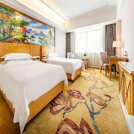 Vienna Hotel Banxuegang Road Shenzhen Esterno foto