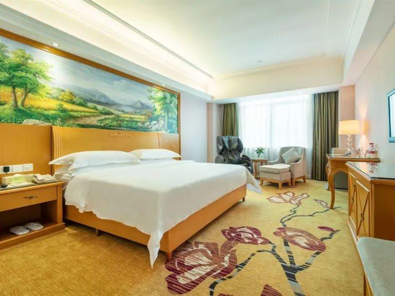 Vienna Hotel Banxuegang Road Shenzhen Esterno foto