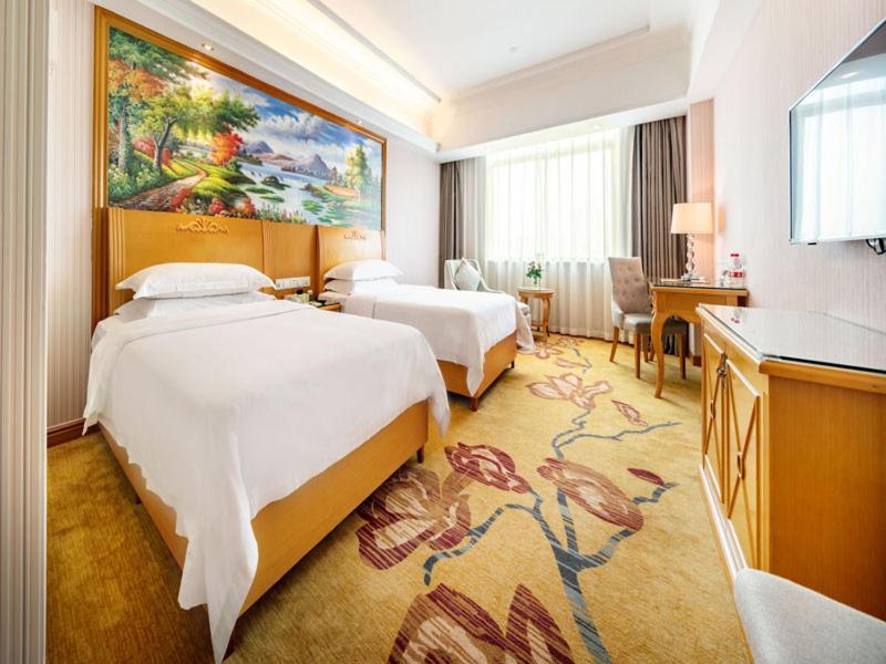 Vienna Hotel Banxuegang Road Shenzhen Esterno foto