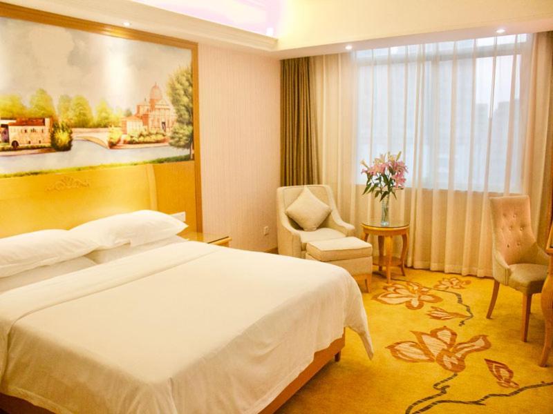 Vienna Hotel Banxuegang Road Shenzhen Esterno foto