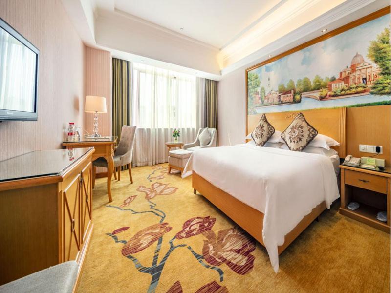 Vienna Hotel Banxuegang Road Shenzhen Esterno foto
