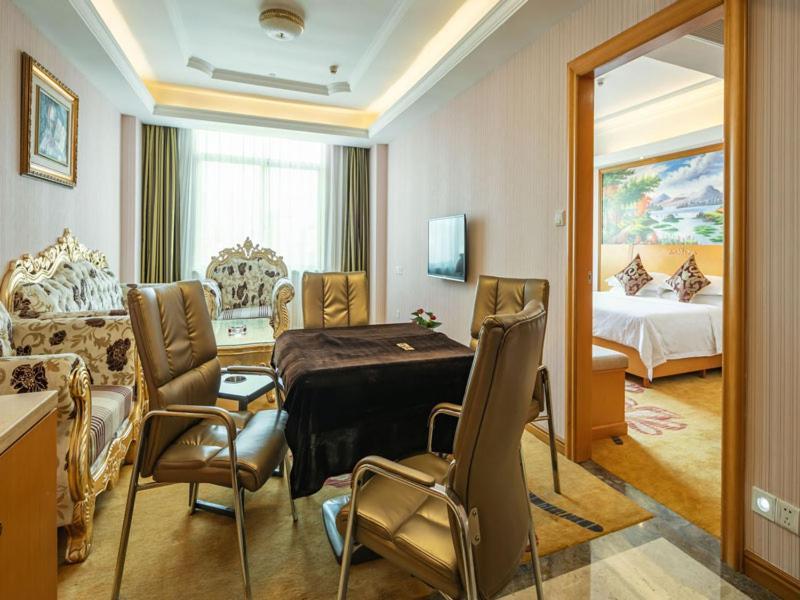 Vienna Hotel Banxuegang Road Shenzhen Esterno foto